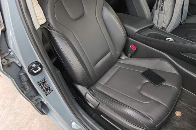 Used Hyundai Elantra 2022 1.5L CVT LUX Prestige Edition Right Front Seat