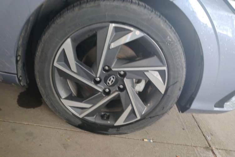 Used Hyundai Elantra 2022 1.5L CVT LUX Prestige Edition Right Front Wheel Hub