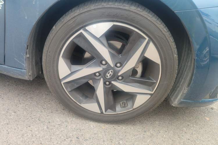 Used Hyundai Elantra 2022 1.5L CVT GLX Elite Edition Right Front Wheel Hub