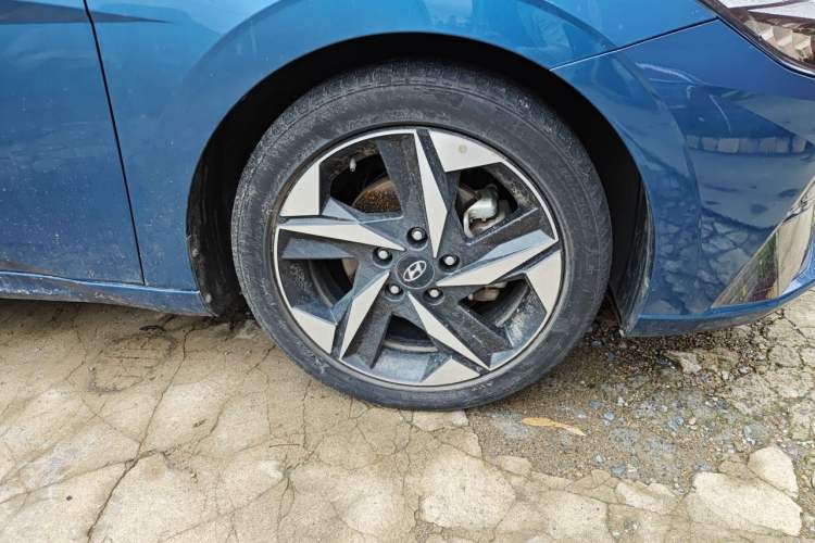 Used Hyundai Elantra 2022 1.5L CVT GLX Elite Edition Right Front Wheel Hub