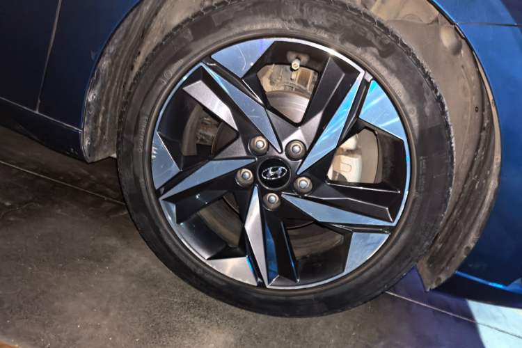 Used Hyundai Elantra 2022 1.5L CVT LUX Prestige Edition Right Front Wheel Hub