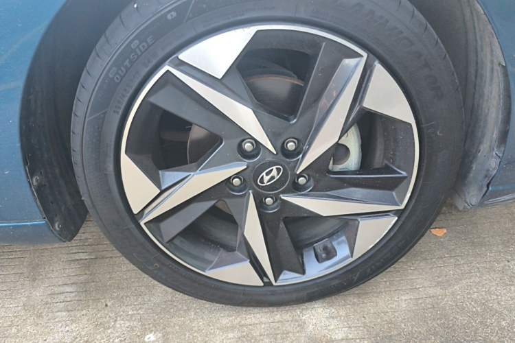 Used Hyundai Elantra 2022 1.5L CVT LUX Prestige Edition Right Front Wheel Hub