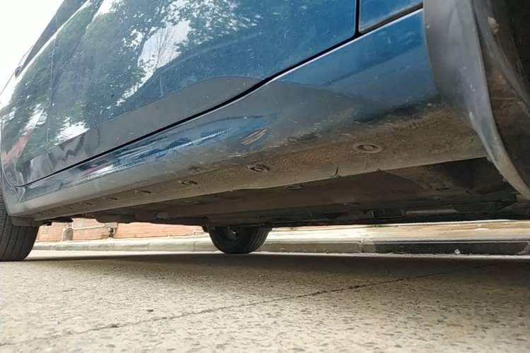 Used Hyundai Elantra 2022 1.5L CVT LUX Prestige Edition Right Side Sill