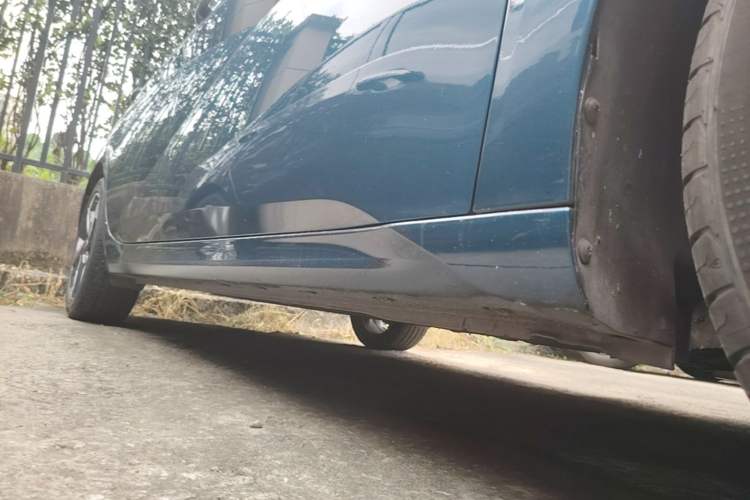 Used Hyundai Elantra 2022 1.5L CVT LUX Prestige Edition Right Side Sill