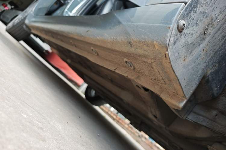 Used Hyundai Elantra 2022 1.5L CVT LUX Prestige Edition Right Side Sill
