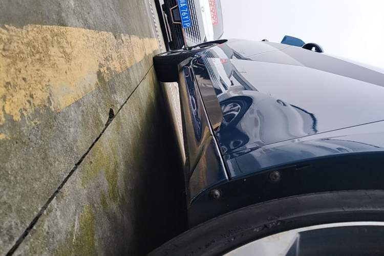 Used Hyundai Elantra 2022 1.5L CVT LUX Prestige Edition Right Side Sill