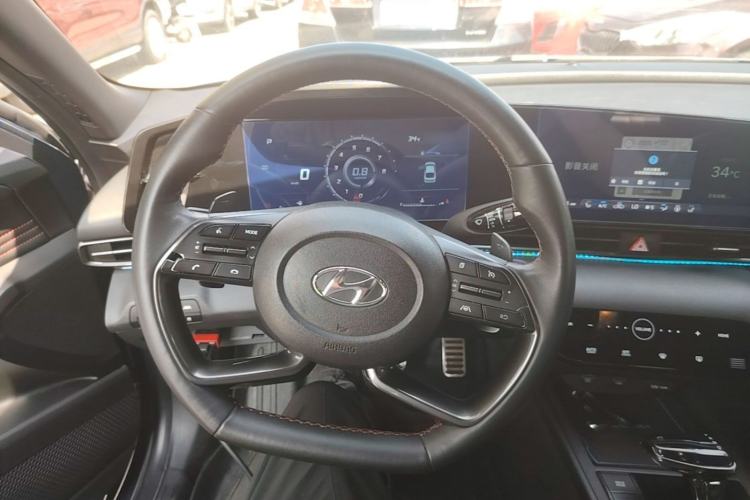 Used Hyundai Elantra 2022 240TGDi DCT LUX Prestige Edition Steering Wheel