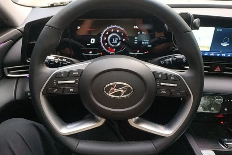 Used Hyundai Elantra 2022 1.5L CVT LUX Prestige Edition Steering Wheel