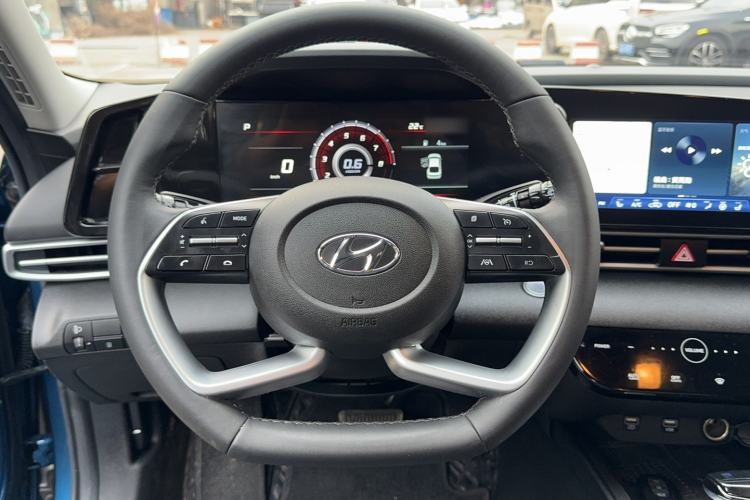 Used Hyundai Elantra 2022 1.5L CVT LUX Prestige Edition Steering Wheel