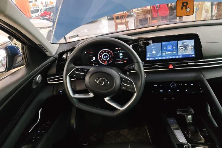 Used Hyundai Elantra 2022 1.5L CVT LUX Prestige Edition Steering Wheel