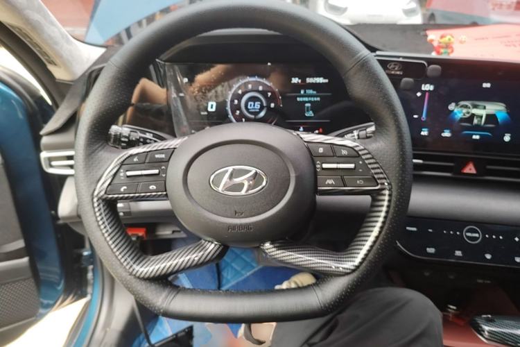 Used Hyundai Elantra 2022 1.5L CVT LUX Prestige Edition Steering Wheel