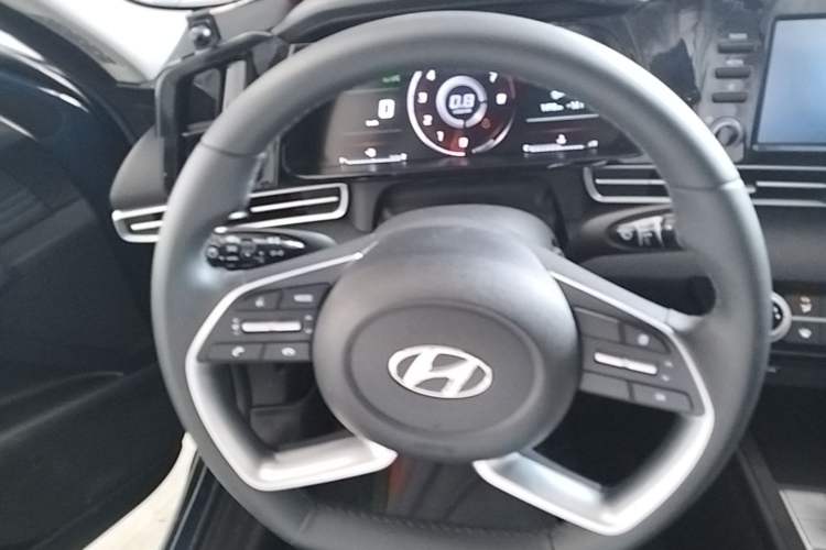 Used Hyundai Elantra 2022 1.5L CVT GLX Elite Edition Steering Wheel