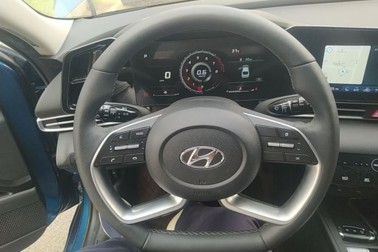 Used Hyundai Elantra 2022 1.5L CVT GLX Elite Edition Steering Wheel