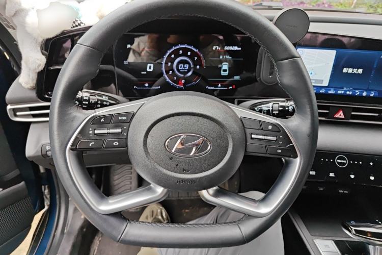 Used Hyundai Elantra 2022 1.5L CVT GLX Elite Edition Steering Wheel