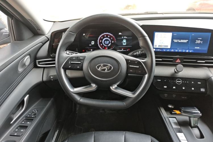 Used Hyundai Elantra 2022 1.5L CVT LUX Prestige Edition Steering Wheel