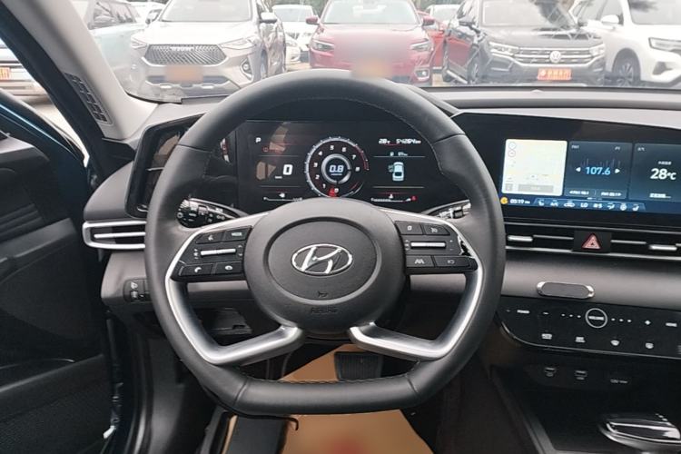 Used Hyundai Elantra 2022 1.5L CVT LUX Prestige Edition Steering Wheel