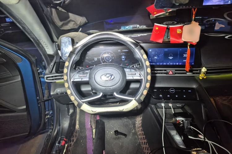 Used Hyundai Elantra 2022 1.5L CVT LUX Prestige Edition Steering Wheel