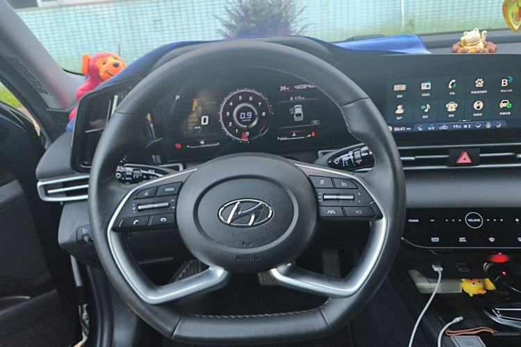 Used Hyundai Elantra 2022 1.5L CVT LUX Prestige Edition Steering Wheel
