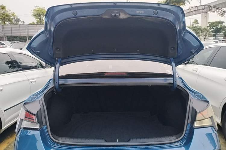 Used Hyundai Elantra 2022 1.5L CVT LUX Prestige Edition Trunk