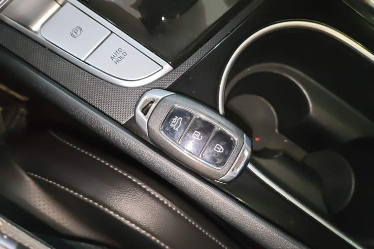 Used Hyundai Elantra 2022 1.5L CVT LUX Prestige Edition Vehicle Key