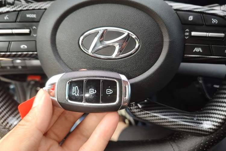 Used Hyundai Elantra 2022 1.5L CVT LUX Prestige Edition Vehicle Key
