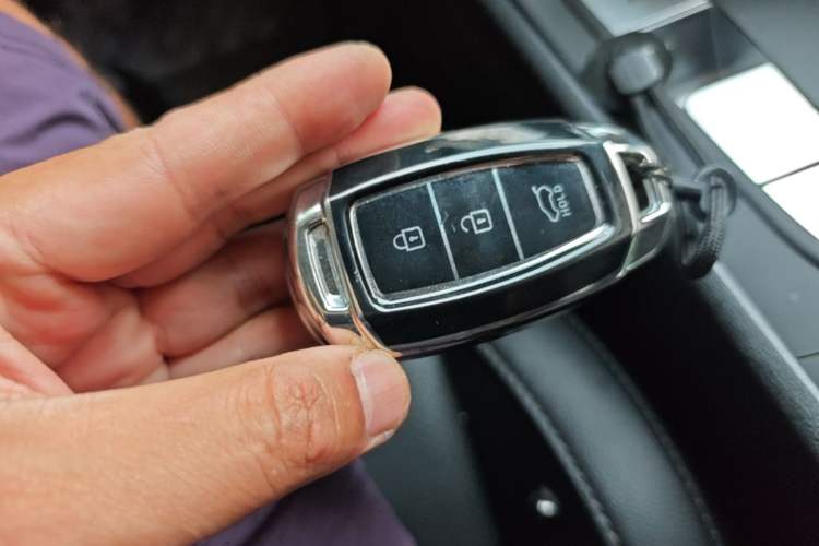 Used Hyundai Elantra 2022 1.5L CVT LUX Prestige Edition Vehicle Key