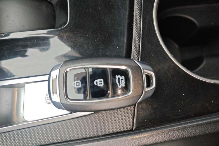 Used Hyundai Elantra 2022 1.5L CVT GLX Elite Edition Vehicle Key