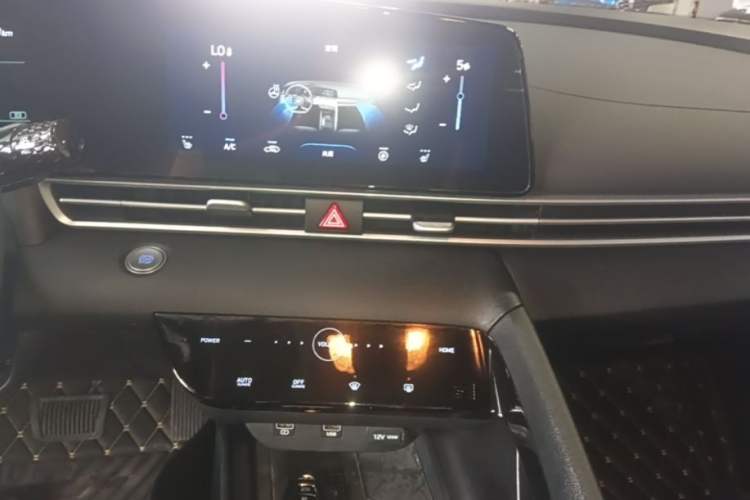 Used Hyundai Elantra 2022 1.5L CVT LUX Prestige Edition Audio And AC Panel