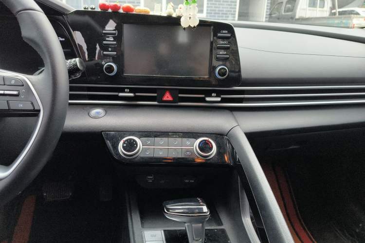 Used Hyundai Elantra 2022 1.5L CVT GLX Elite Edition Audio And AC Panel