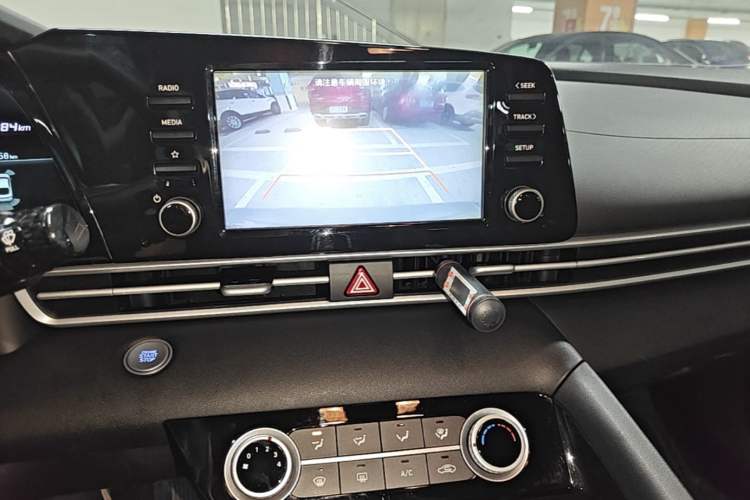 Used Hyundai Elantra 2022 1.5L CVT GLX Elite Edition Audio And AC Panel