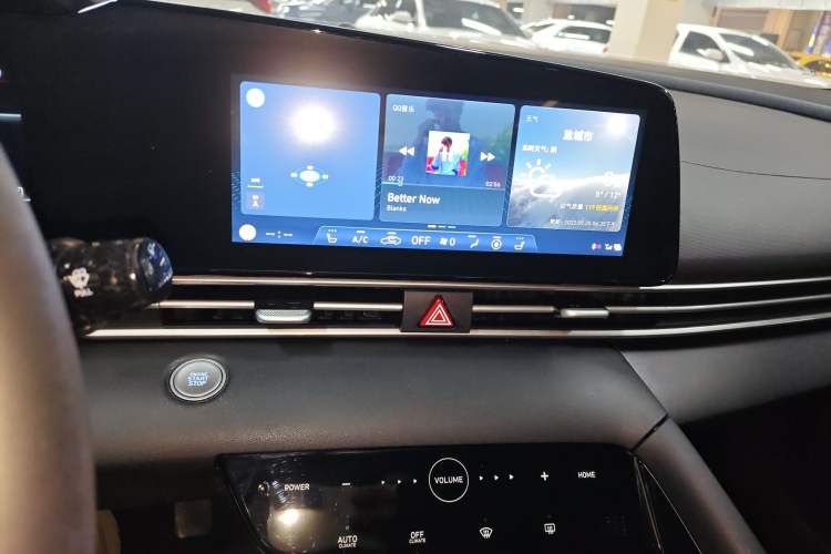 Used Hyundai Elantra 2022 1.5L CVT LUX Prestige Edition Audio And AC Panel
