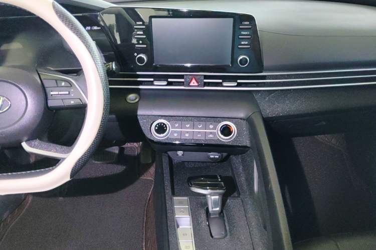 Used Hyundai Elantra 2022 1.5L CVT GLX Elite Edition Audio And AC Panel