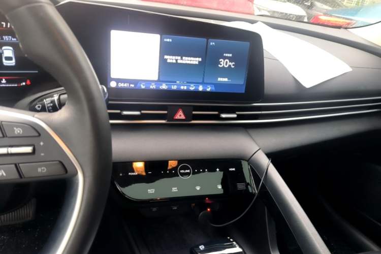 Used Hyundai Elantra 2022 1.5L CVT LUX Prestige Edition Audio And AC Panel