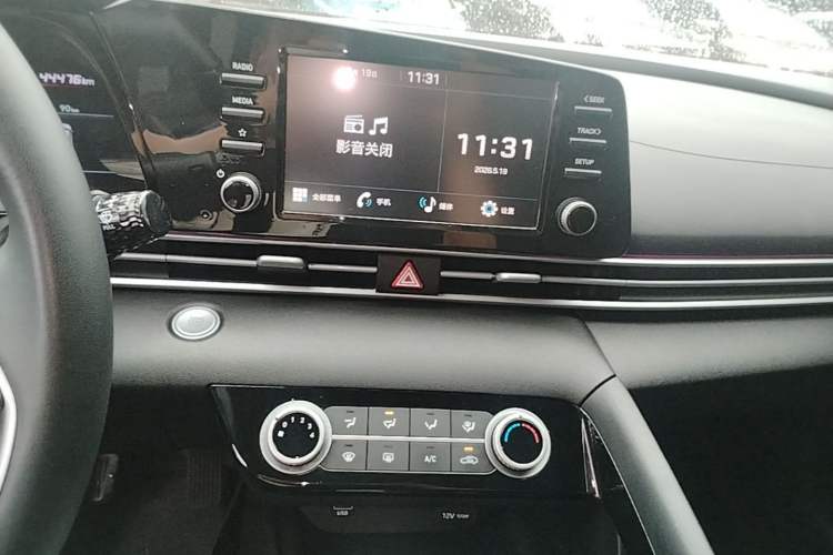 Used Hyundai Elantra 2022 1.5L CVT GLX Elite Edition Audio And AC Panel