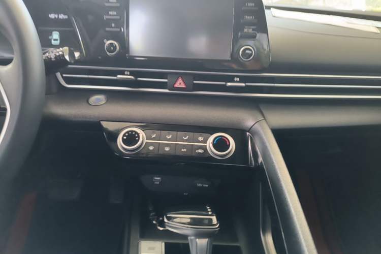 Used Hyundai Elantra 2022 1.5L CVT GLX Elite Edition Audio And AC Panel
