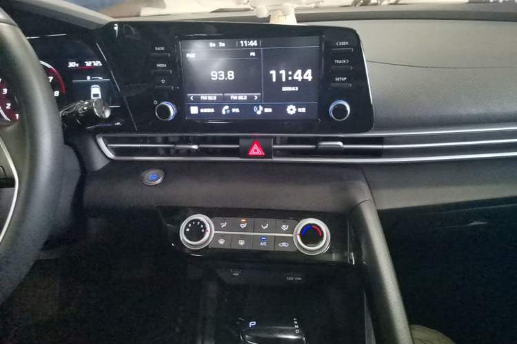 Used Hyundai Elantra 2022 1.5L CVT GLX Elite Edition Audio And AC Panel