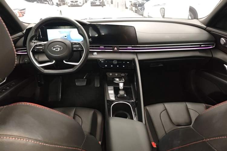 Used Hyundai Elantra 2022 1.5L CVT 20th Anniversary Edition Center Console