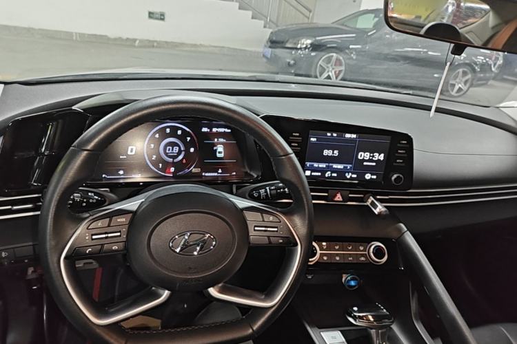 Used Hyundai Elantra 2022 1.5L CVT GLX Elite Edition Center Console