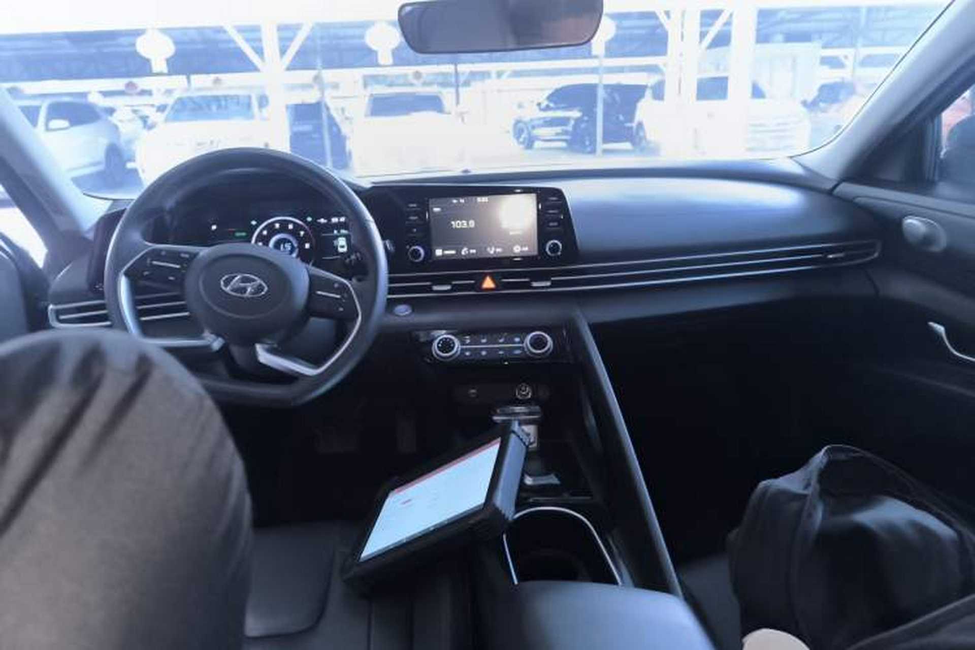 Used Hyundai Elantra 2022 1.5L CVT GLX Elite Edition Center Console