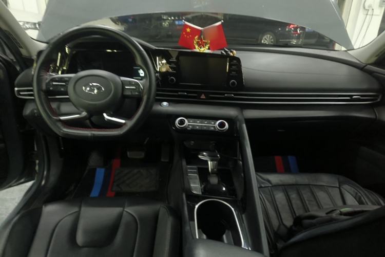 Used Hyundai Elantra 2022 1.5L CVT GLX Elite Edition Center Console