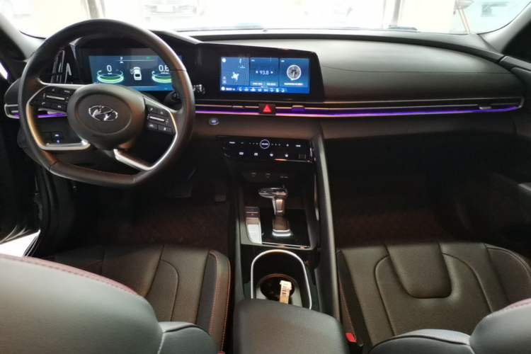 Used Hyundai Elantra 2022 1.5L CVT 20th Anniversary Edition Center Console