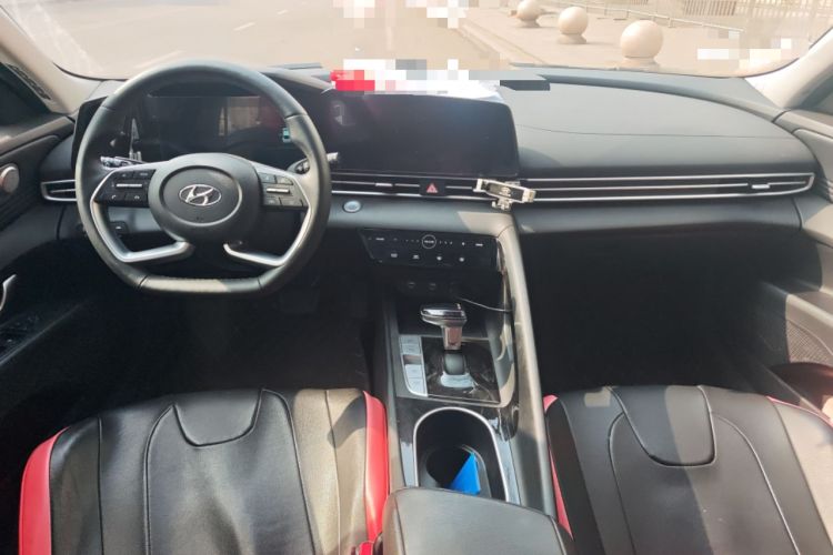 Used Hyundai Elantra 2022 1.5L CVT LUX Prestige Edition Center Console