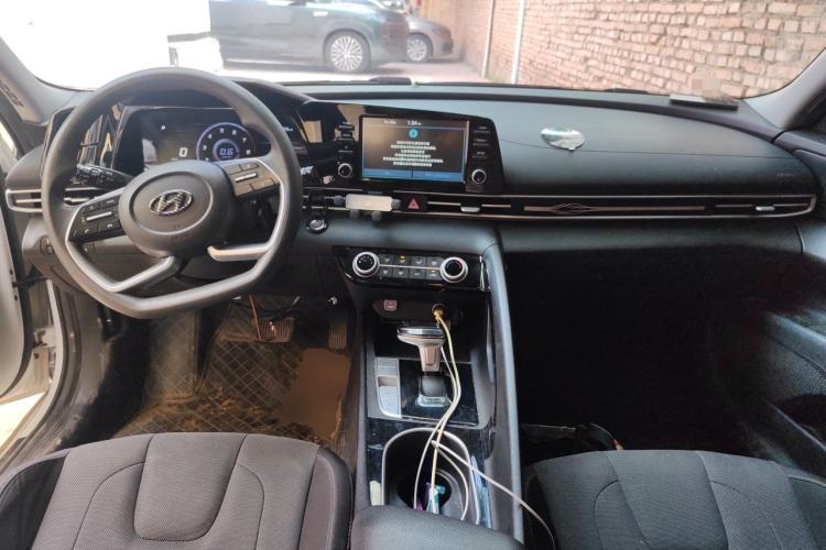 Used Hyundai Elantra 2022 1.5L CVT GLS Leading Edition Center Console