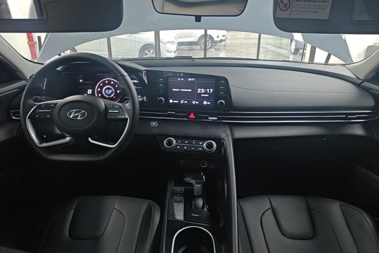 Used Hyundai Elantra 2022 1.5L CVT GLX Elite Edition Center Console