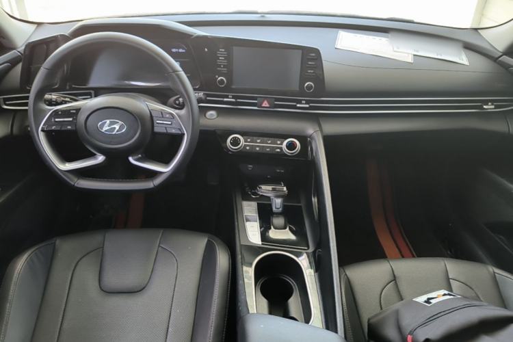 Used Hyundai Elantra 2022 1.5L CVT GLX Elite Edition Center Console