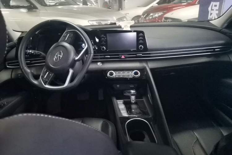 Used Hyundai Elantra 2022 1.5L CVT GLX Elite Edition Center Console