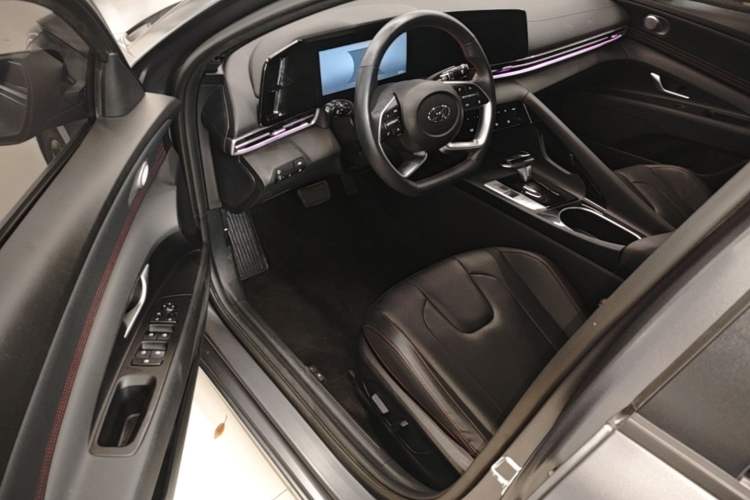 Used Hyundai Elantra 2022 1.5L CVT 20th Anniversary Edition Driver Seat