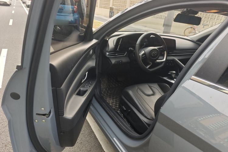 Used Hyundai Elantra 2022 1.5L CVT GLX Elite Edition Driver Seat