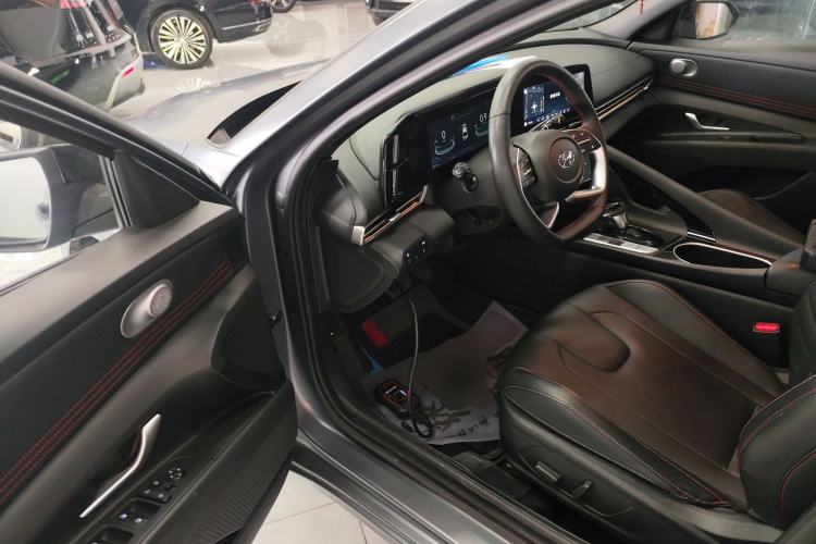 Used Hyundai Elantra 2022 1.5L CVT 20th Anniversary Edition Driver Seat