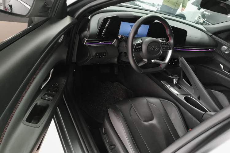 Used Hyundai Elantra 2022 1.5L CVT 20th Anniversary Edition Driver Seat